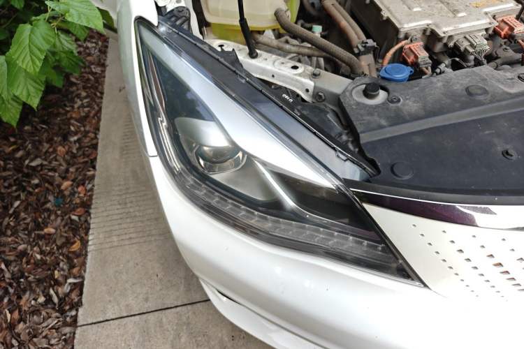 Used Dongfeng Aeolus E70 2021 Revised Version 500 Ultra-Comfort Edition Right Front Headlight