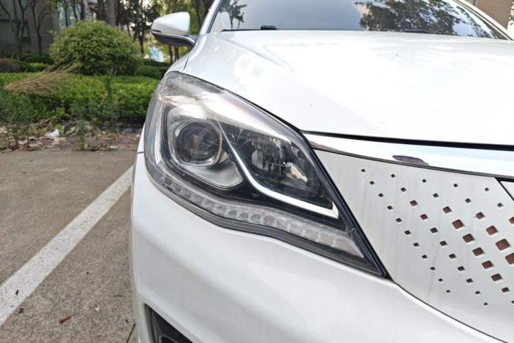 Used Dongfeng Aeolus E70 2021 Revised Version 360H Battery-Swap Edition Right Front Headlight