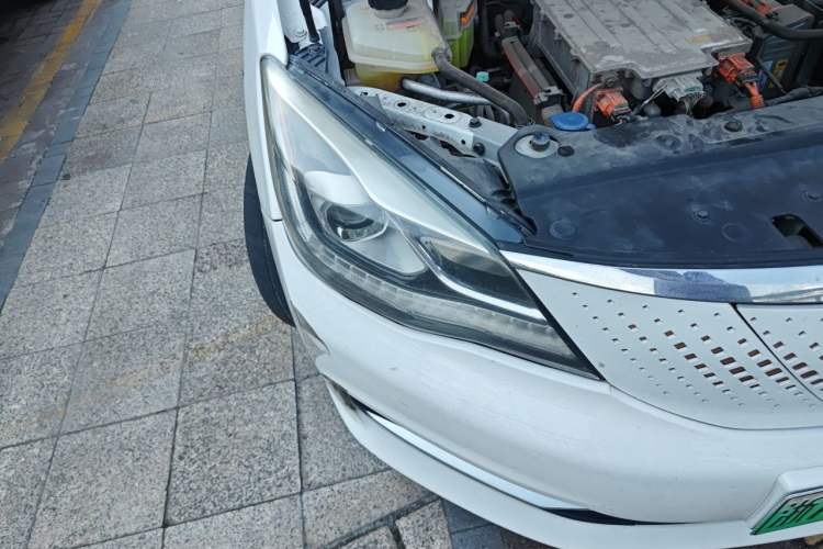 Used Dongfeng Aeolus E70 2021 Revised Version 3 500 Ultra-Comfort Edition Right Front Headlight