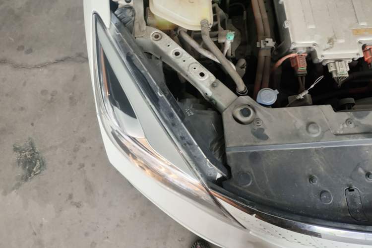 Used Dongfeng Aeolus E70 2021 Revised Version 2 500 Ultra-Comfort Edition Right Front Headlight