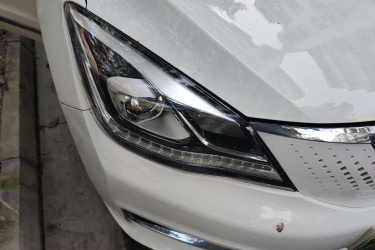 Used Dongfeng Aeolus E70 2021 Revised Version 500 Ultra-Comfort Edition Right Front Headlight