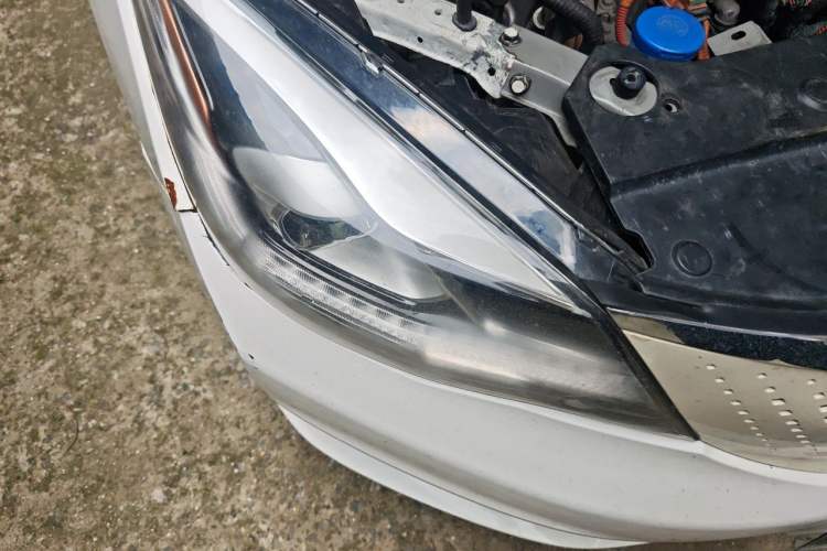 Used Dongfeng Aeolus E70 2021 Revised Version 500 Ultra-Comfort Edition Right Front Headlight