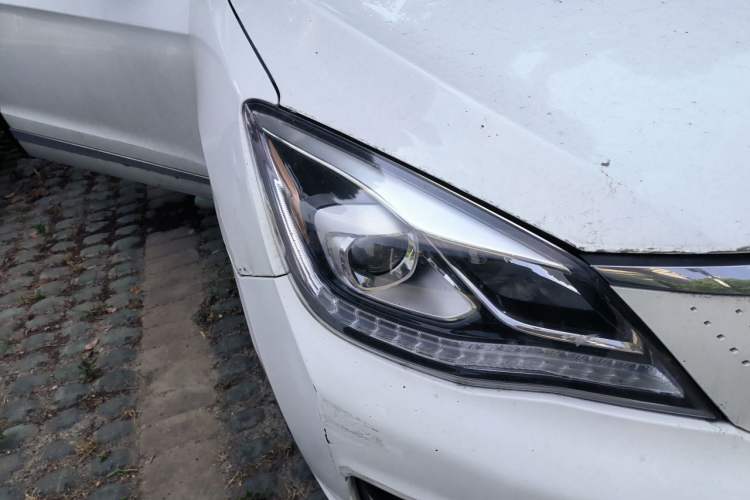Used Dongfeng Aeolus E70 2021 Revised Version 360H Battery-Swap Edition Right Front Headlight