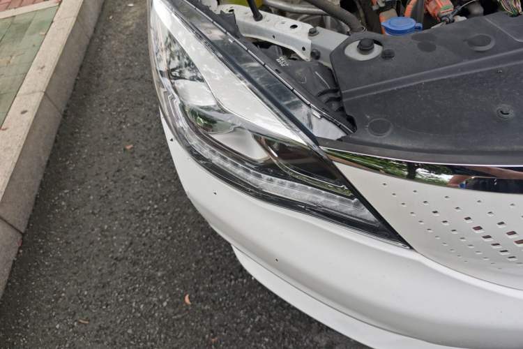 Used Dongfeng Aeolus E70 2021 Revised Version 3 500 Ultra-Comfort Edition Right Front Headlight