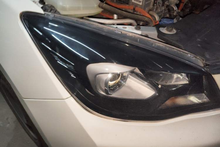 Used Dongfeng Aeolus E70 2021 Revised Version 3 500 Ultra-Comfort Edition Right Front Headlight