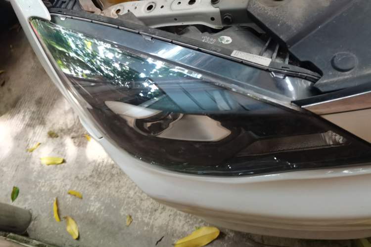 Used Dongfeng Aeolus E70 2021 Revised Version 3 500 Ultra-Comfort Edition Right Front Headlight