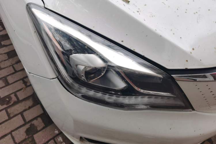 Used Dongfeng Aeolus E70 2021 Revised Version 360H Battery-Swap Edition Right Front Headlight