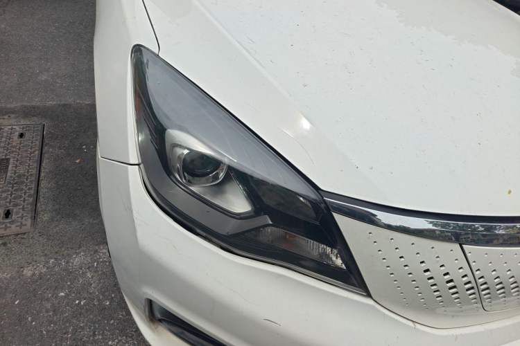 Used Dongfeng Aeolus E70 2021 Revised Version 3 500 Ultra-Comfort Edition Right Front Headlight