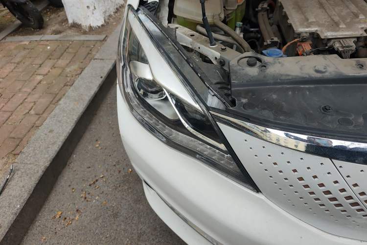 Used Dongfeng Aeolus E70 2021 Revised Version 500 Pro Ultra-Comfort Edition Right Front Headlight