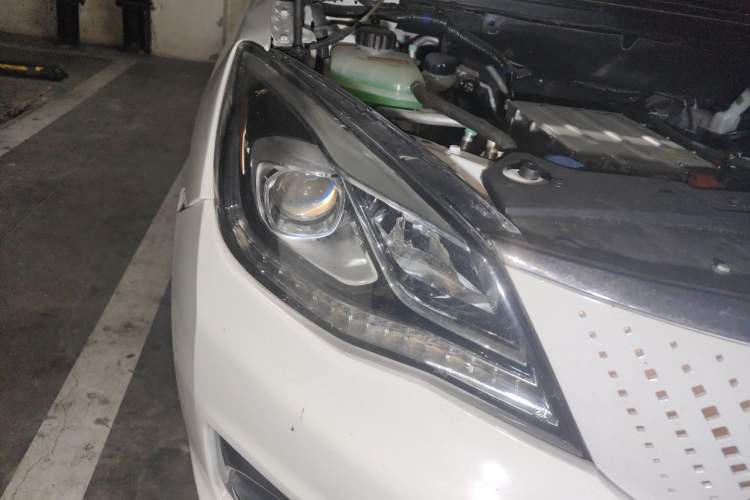 Used Dongfeng Aeolus E70 2021 Revised Version 500 Pro Ultra-Comfort Edition Right Front Headlight