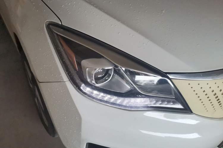 Used Dongfeng Aeolus E70 2021 Revised Version 2 500 Ultra-Comfort Edition Right Front Headlight