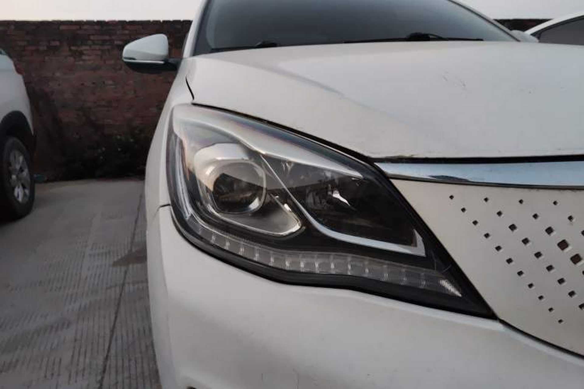 Used Dongfeng Aeolus E70 2021 Revised Version 500 Pro Ultra-Comfort Edition Right Front Headlight