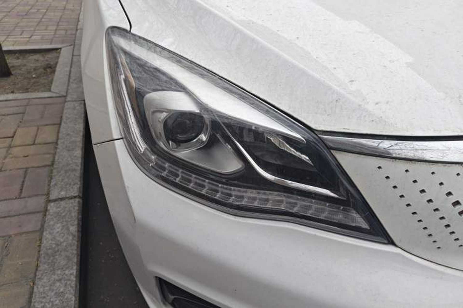 Used Dongfeng Aeolus E70 2021 Revised Version 3 500 Ultra-Comfort Edition Right Front Headlight