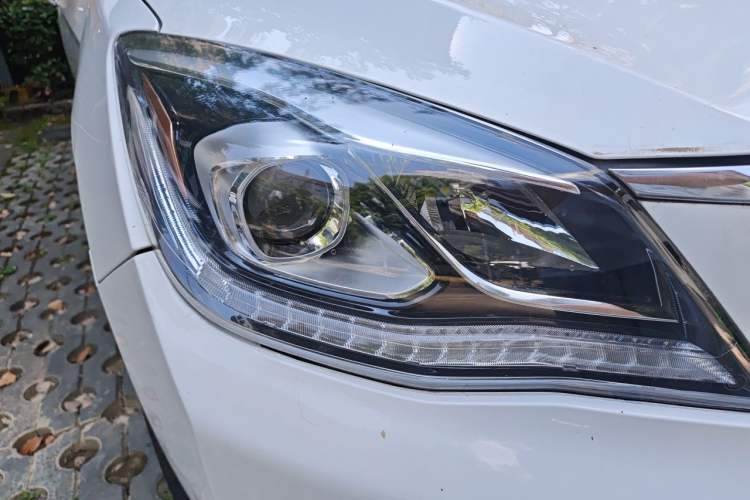 Used Dongfeng Aeolus E70 2021 Revised Version 500 Ultra-Comfort Edition Right Front Headlight