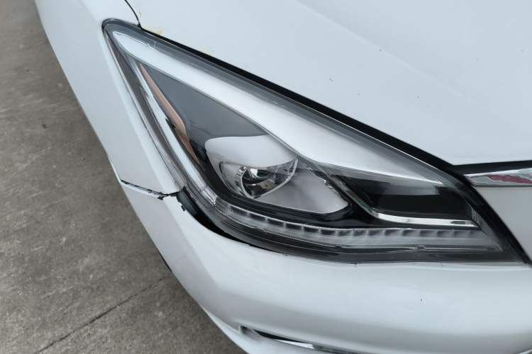 Used Dongfeng Aeolus E70 2021 Revised Version 3 500 Ultra-Comfort Edition Right Front Headlight