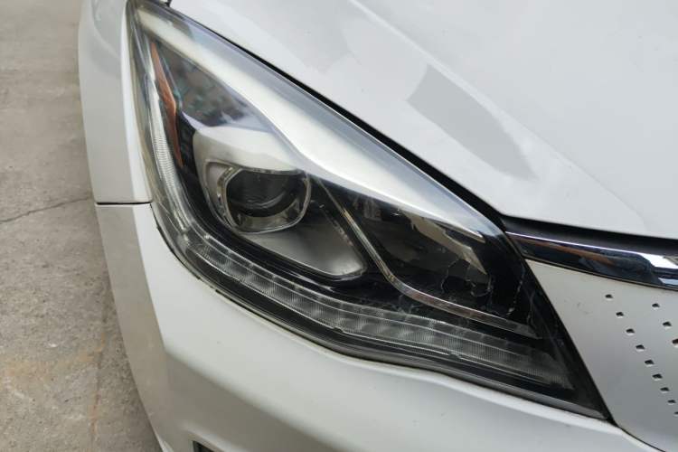 Used Dongfeng Aeolus E70 2021 Revised Version 500 Ultra-Comfort Edition Right Front Headlight