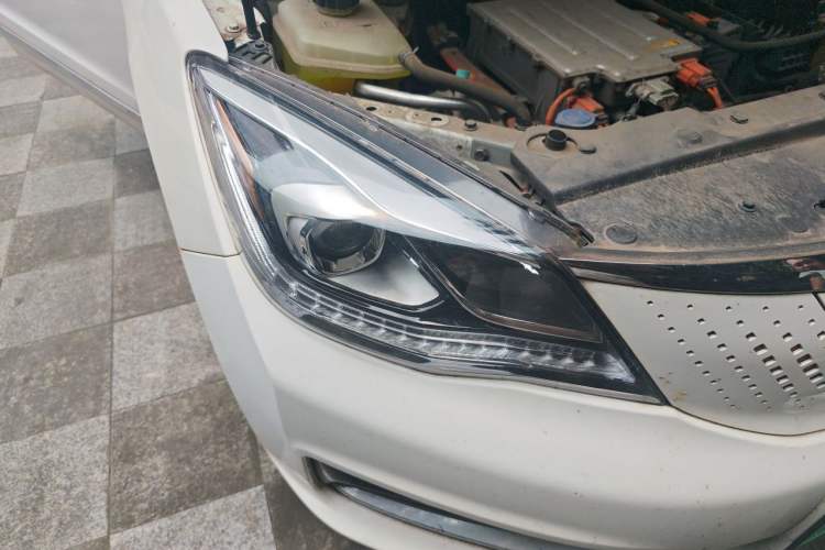 Used Dongfeng Aeolus E70 2021 Revised Version 2 500 Ultra-Comfort Edition Right Front Headlight