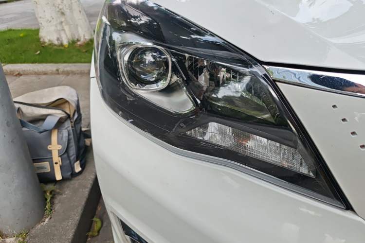 Used Dongfeng Aeolus E70 2021 Revised Version 3 500 Ultra-Comfort Edition Right Front Headlight