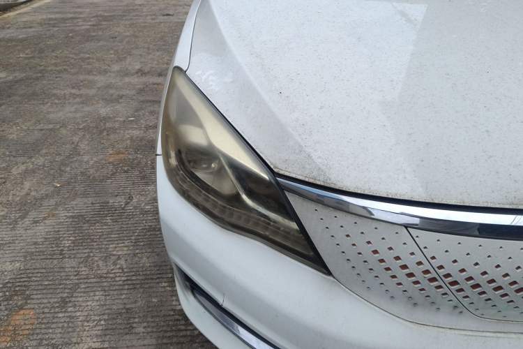 Used Dongfeng Aeolus E70 2021 Revised Version 500 Ultra-Comfort Edition Right Front Headlight