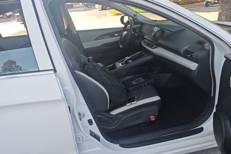 Used Dongfeng Aeolus E70 2021 Revised Version 3 500 Ultra-Comfort Edition Right Front Seat