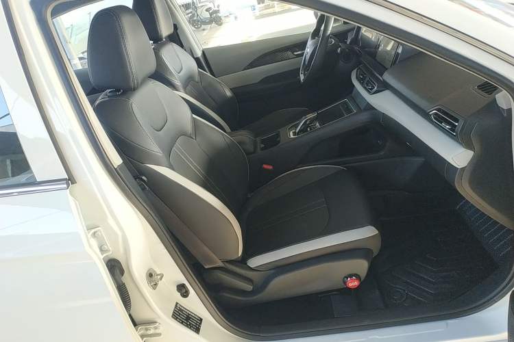 Used Dongfeng Aeolus E70 2021 Revised Version 360H Battery-Swap Edition Right Front Seat