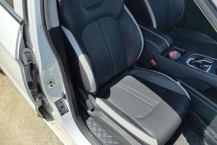Used Dongfeng Aeolus E70 2021 Revised Version 360H Battery-Swap Edition Right Front Seat