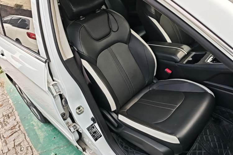 Used Dongfeng Aeolus E70 2021 Revised Version 360H Battery-Swap Edition Right Front Seat