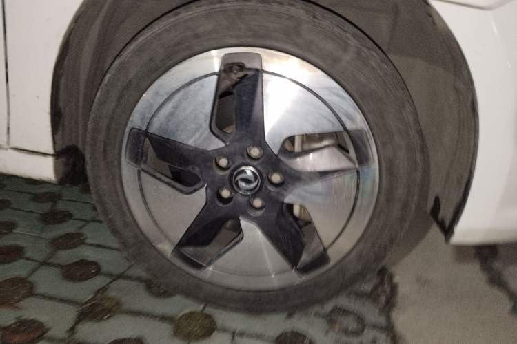 Used Dongfeng Aeolus E70 2021 Revised Version 500 Ultra-Comfort Edition Right Front Wheel Hub