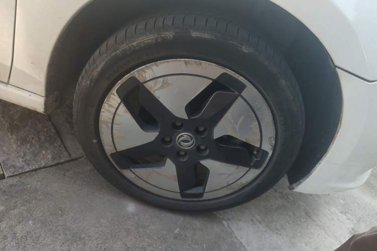 Used Dongfeng Aeolus E70 2021 Revised Version 3 500 Ultra-Comfort Edition Right Front Wheel Hub