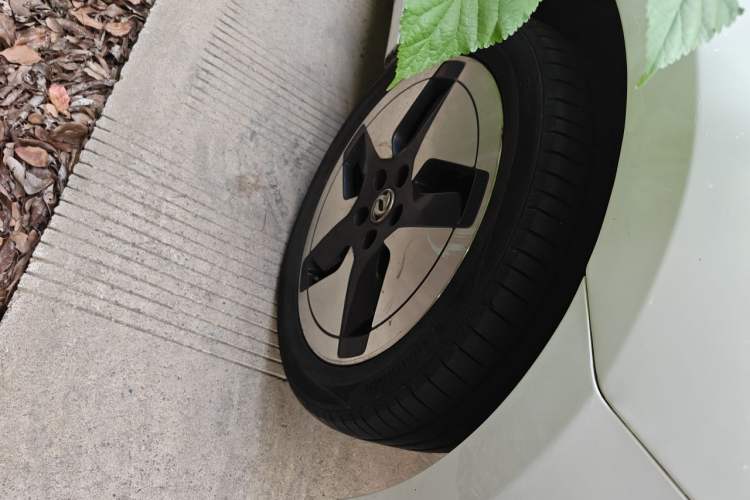 Used Dongfeng Aeolus E70 2021 Revised Version 500 Ultra-Comfort Edition Right Front Wheel Hub