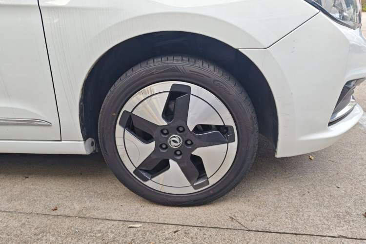 Used Dongfeng Aeolus E70 2021 Revised Version 360H Battery-Swap Edition Right Front Wheel Hub
