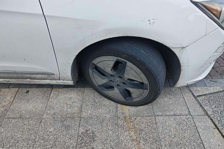 Used Dongfeng Aeolus E70 2021 Revised Version 3 500 Ultra-Comfort Edition Right Front Wheel Hub