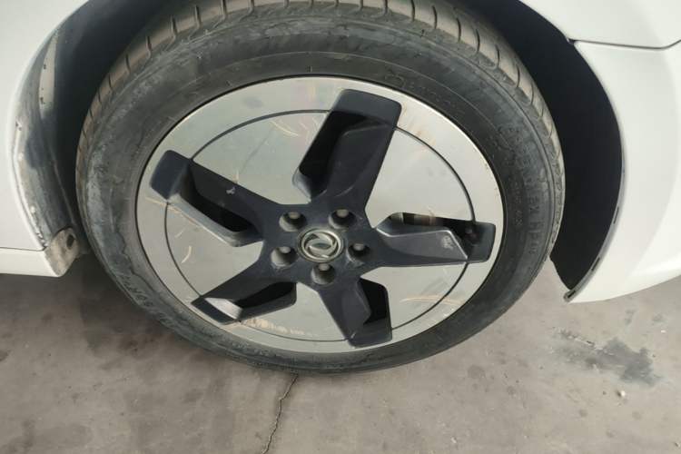 Used Dongfeng Aeolus E70 2021 Revised Version 2 500 Ultra-Comfort Edition Right Front Wheel Hub
