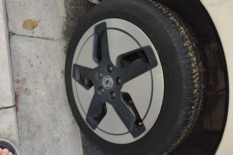 Used Dongfeng Aeolus E70 2021 Revised Version 500 Ultra-Comfort Edition Right Front Wheel Hub