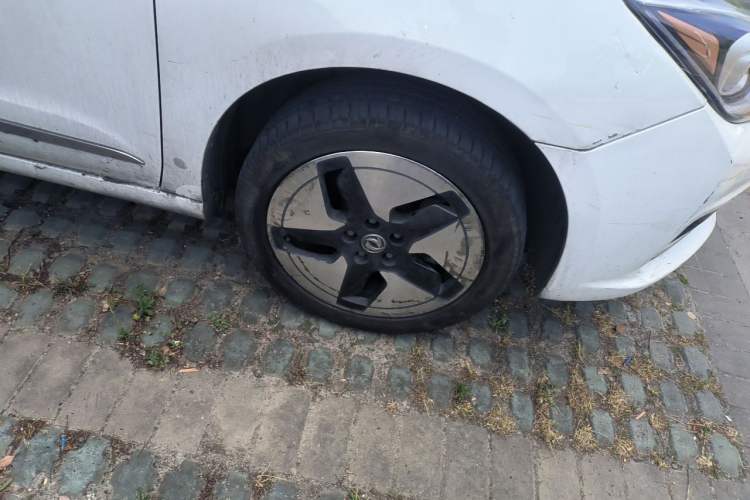 Used Dongfeng Aeolus E70 2021 Revised Version 360H Battery-Swap Edition Right Front Wheel Hub