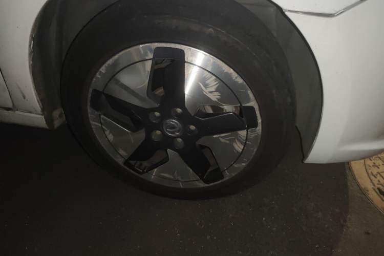 Used Dongfeng Aeolus E70 2021 Revised Version 3 500 Ultra-Comfort Edition Right Front Wheel Hub