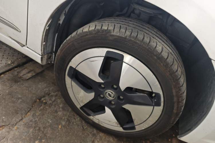 Used Dongfeng Aeolus E70 2021 Revised Version 500 Super Delight Edition Right Front Wheel Hub