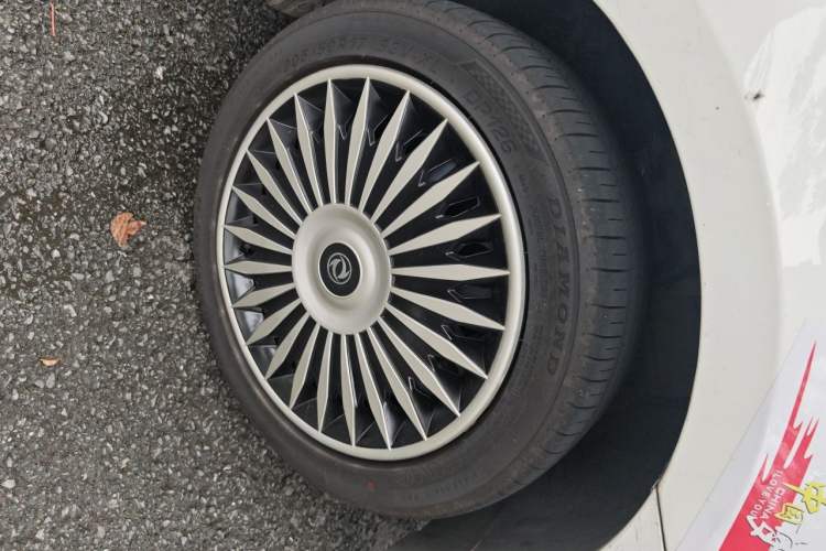 Used Dongfeng Aeolus E70 2021 Revised Version 3 500 Ultra-Comfort Edition Right Front Wheel Hub