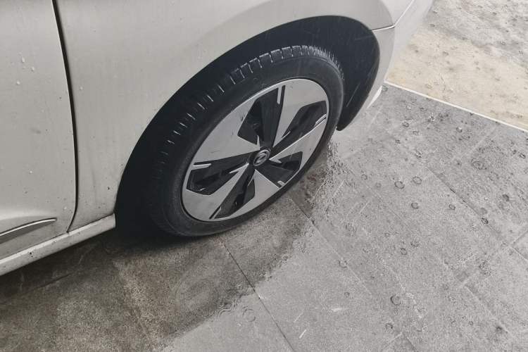 Used Dongfeng Aeolus E70 2021 Revised Version 3 500 Ultra-Comfort Edition Right Front Wheel Hub