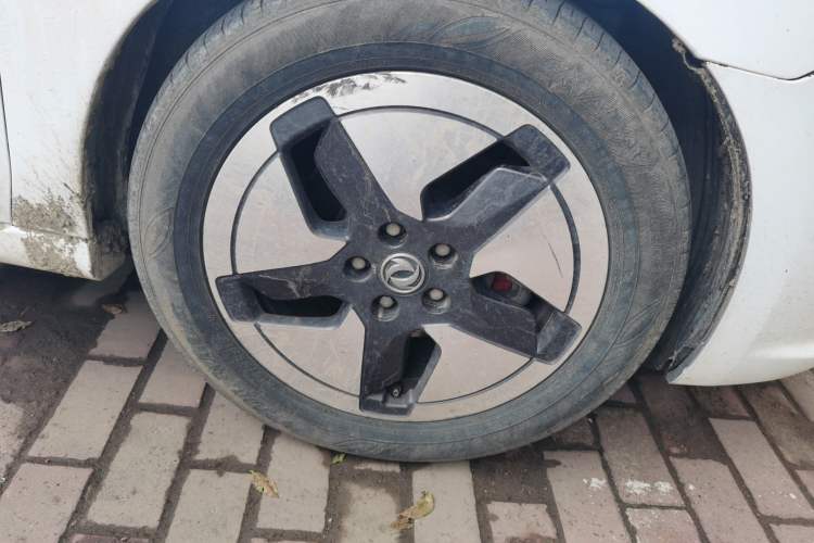 Used Dongfeng Aeolus E70 2021 Revised Version 360H Battery-Swap Edition Right Front Wheel Hub