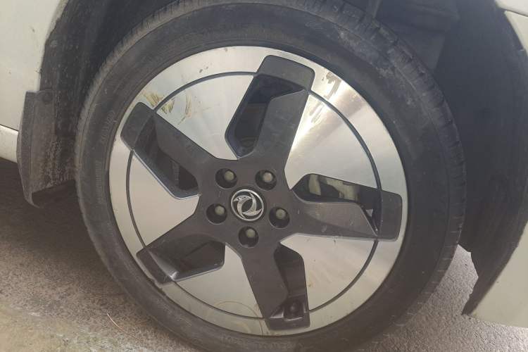 Used Dongfeng Aeolus E70 2021 Revised Version 360H Battery-Swap Edition Right Front Wheel Hub