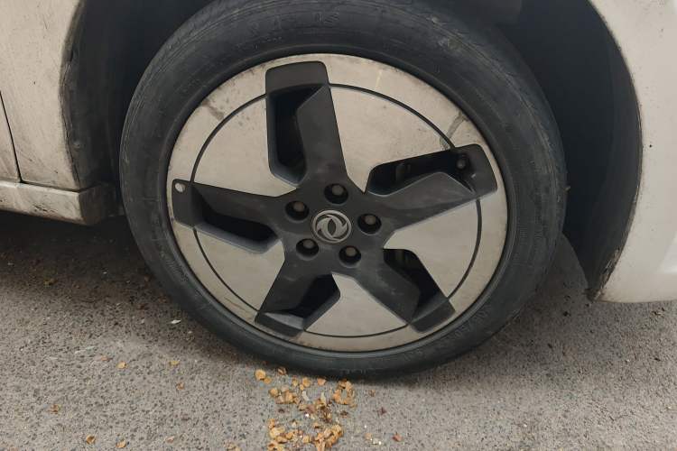 Used Dongfeng Aeolus E70 2021 Revised Version 500 Pro Ultra-Comfort Edition Right Front Wheel Hub