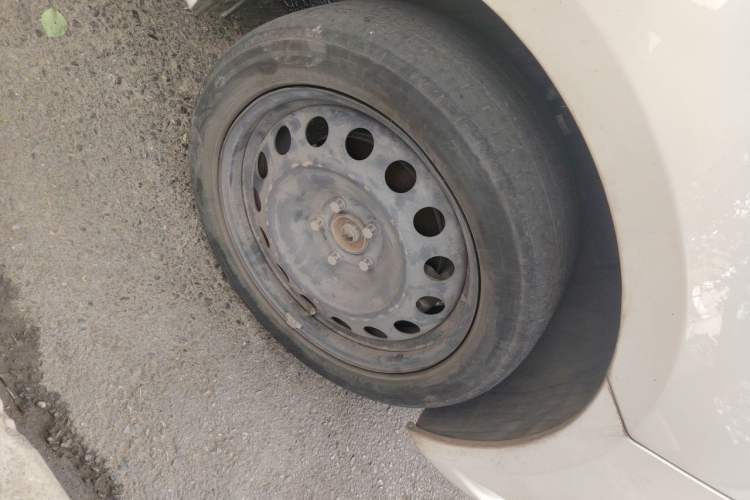 Used Dongfeng Aeolus E70 2021 500 PLUS Ultra-Comfort Edition Right Front Wheel Hub
