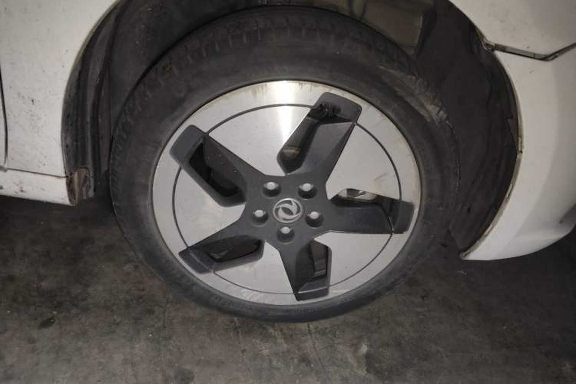 Used Dongfeng Aeolus E70 2021 Revised Version 500 Pro Ultra-Comfort Edition Right Front Wheel Hub