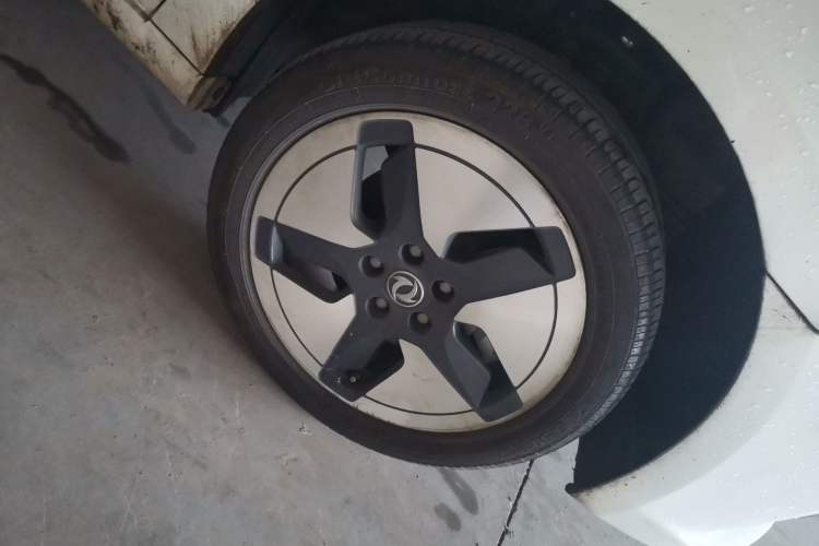 Used Dongfeng Aeolus E70 2021 Revised Version 2 500 Ultra-Comfort Edition Right Front Wheel Hub