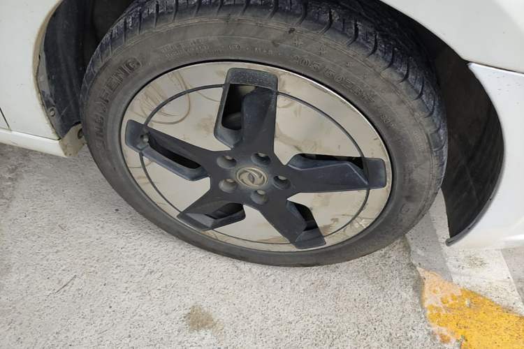 Used Dongfeng Aeolus E70 2021 Revised Version 500 Ultra-Comfort Edition Right Front Wheel Hub