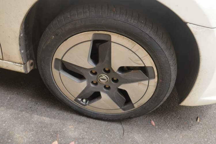 Used Dongfeng Aeolus E70 2021 500 Super Delight Edition Right Front Wheel Hub