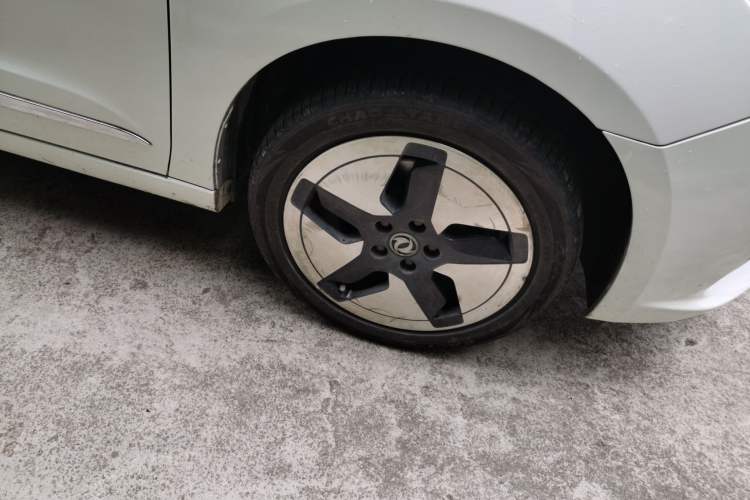 Used Dongfeng Aeolus E70 2021 Revised Version 2 500 Super Delight Edition Right Front Wheel Hub