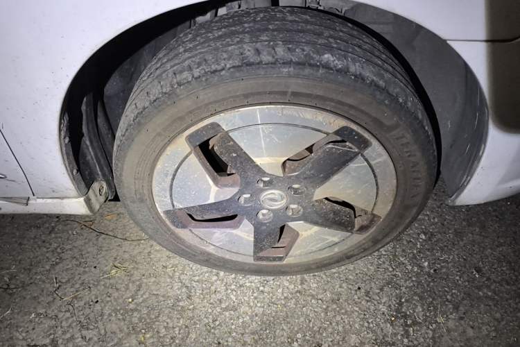 Used Dongfeng Aeolus E70 2021 360H Battery-Swap Version Right Front Wheel Hub