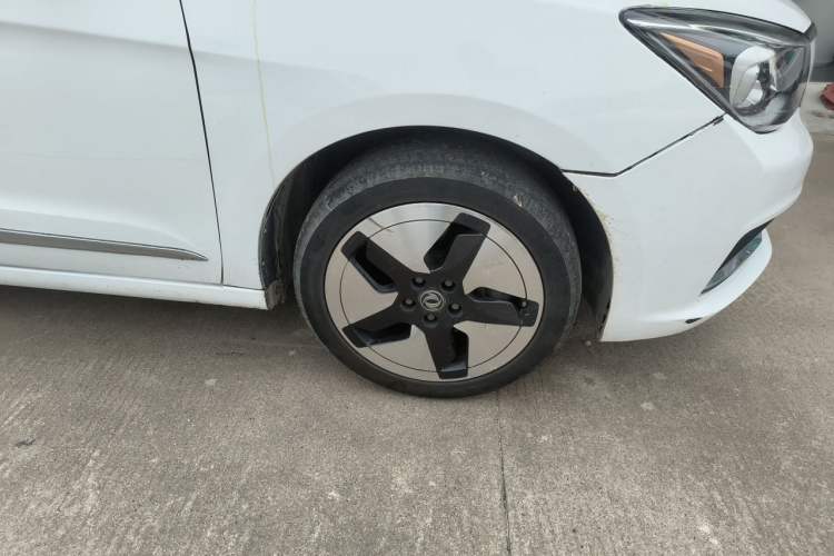 Used Dongfeng Aeolus E70 2021 Revised Version 3 500 Ultra-Comfort Edition Right Front Wheel Hub